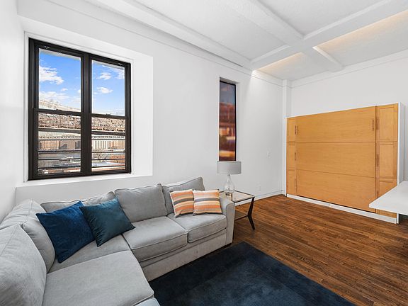 3rd image of 28 Old Fulton St APT 6H
