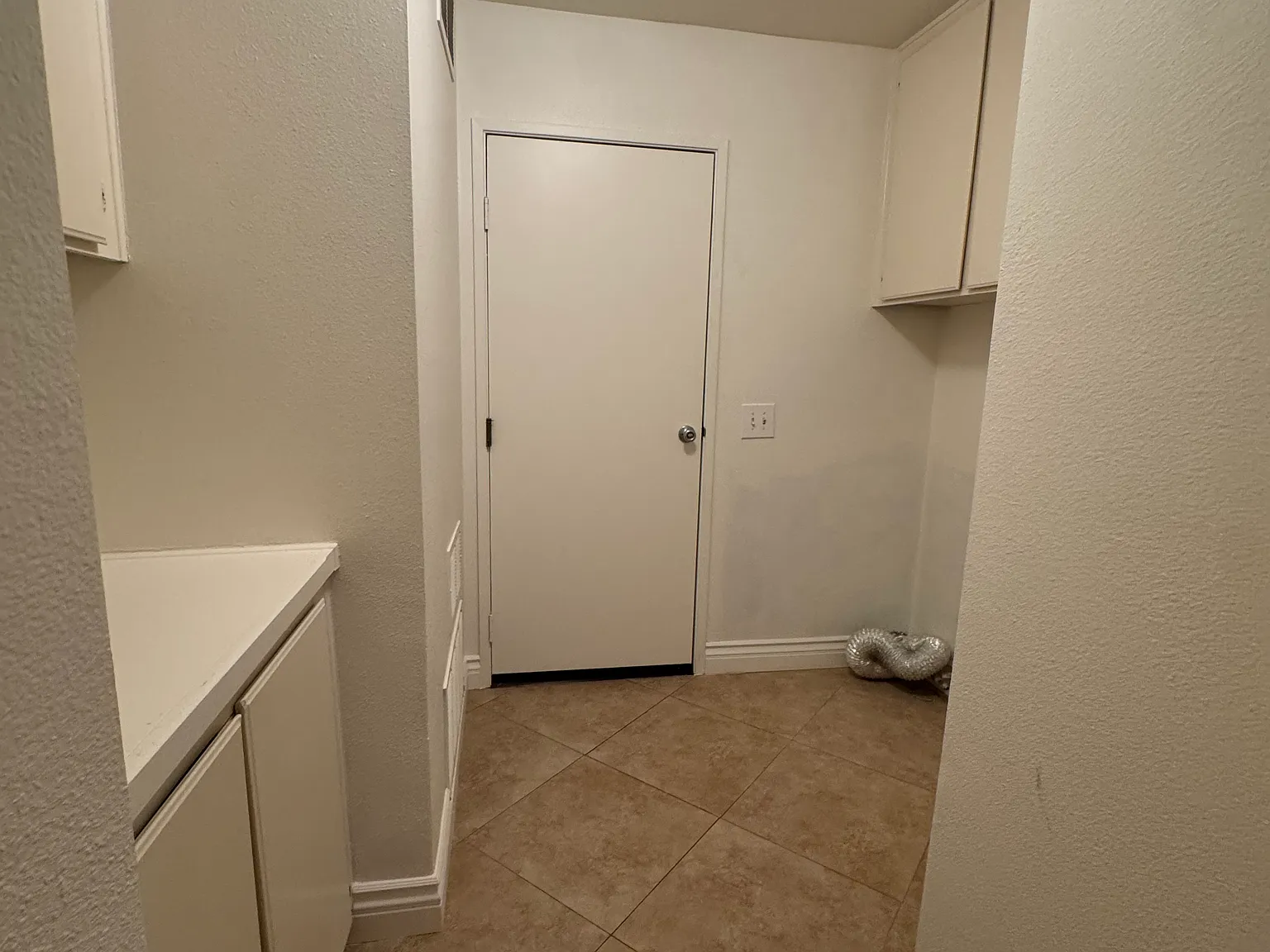 2 bed, 1028 sqft, $4,600 — Photo 1