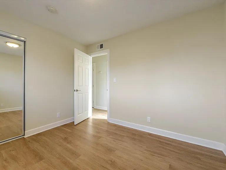 2448 Whitethorne Dr — Photo 26