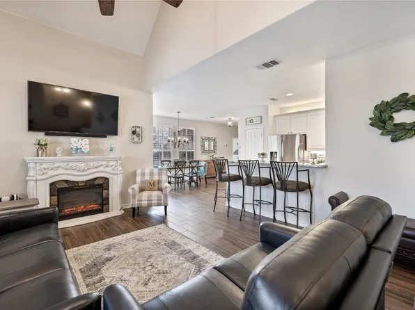 5883 Pecan Chase, Benbrook, TX 76132