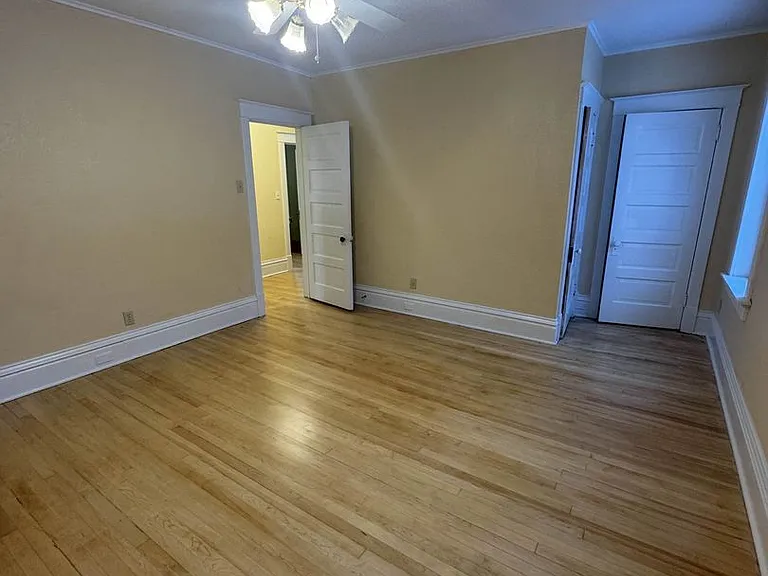 408 W Douglass Ave — Photo 17