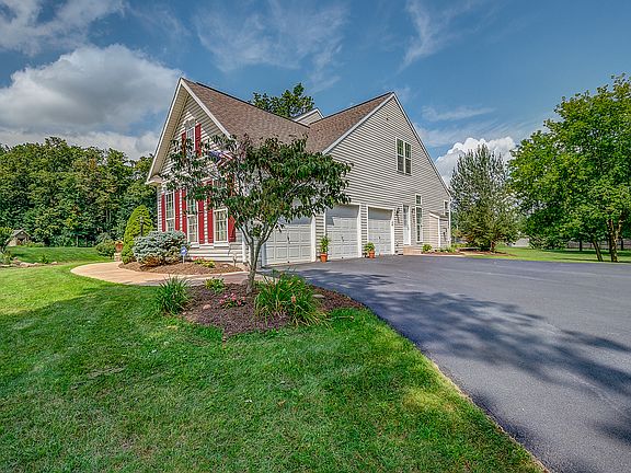 3 car garage w/ driveway