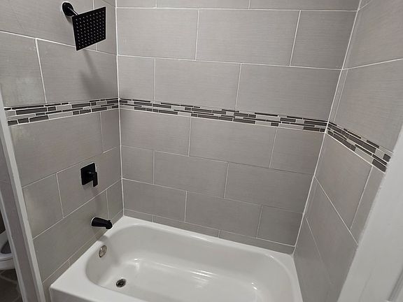 5th image of 138 S 10th St APT 2
