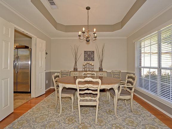 4th image of 636 Chestnut Dr