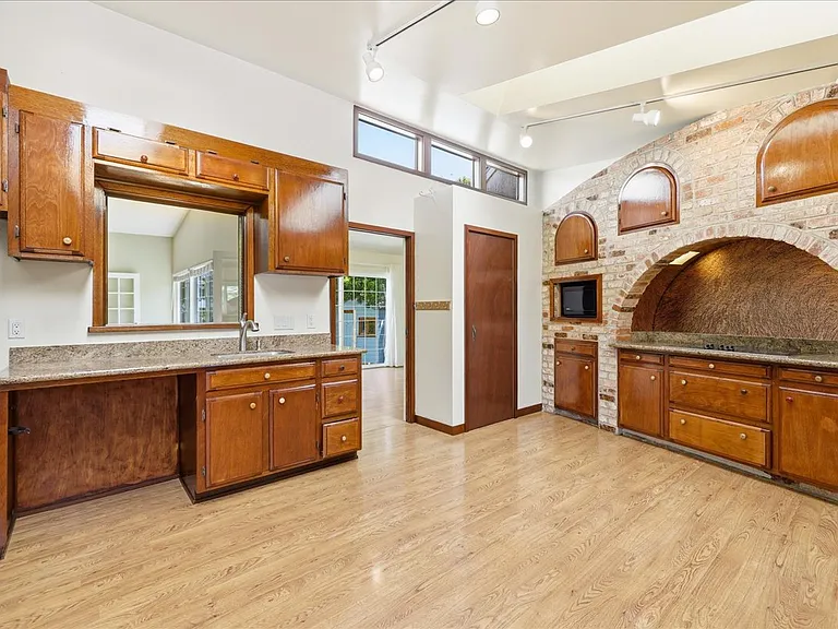 657 Sandy Hook Ct — Photo 11