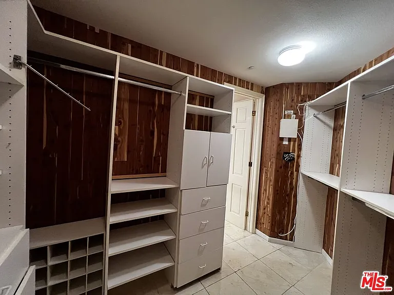 2357 Brookshire Ln — Photo 17