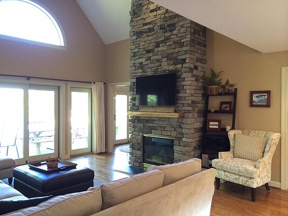 3rd image of 1077 Fawn Dr