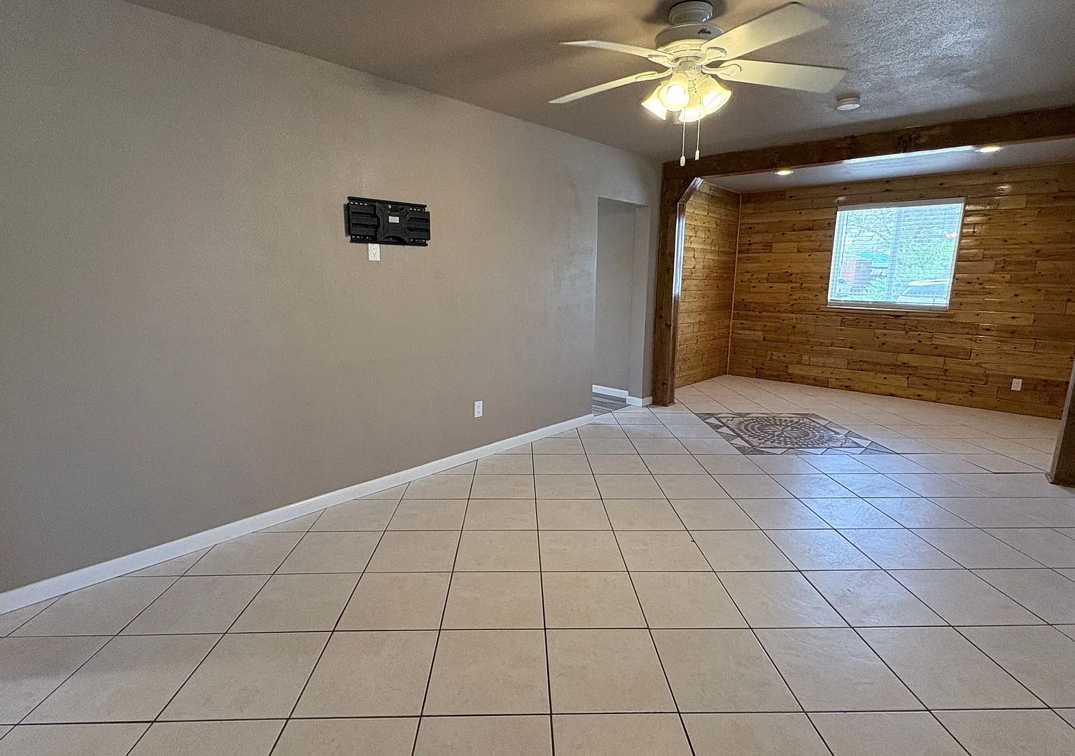 1607 W Walnut — Photo 4