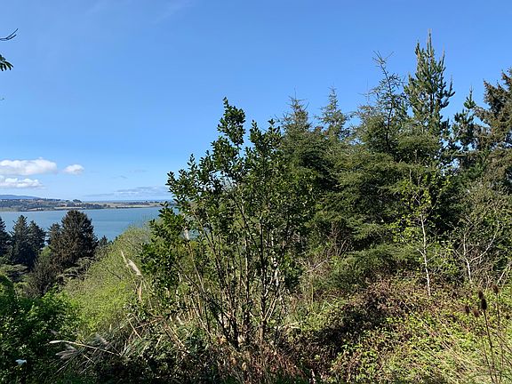 3rd image of 6986 Seaview Dr