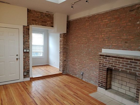 2nd image of 823 N Damen Ave #3R
