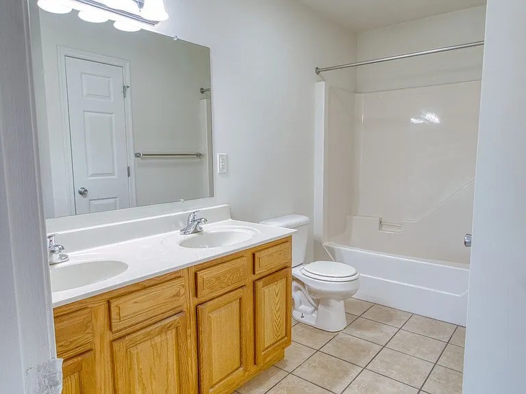 5 Stratford Dr #111 — Photo 18