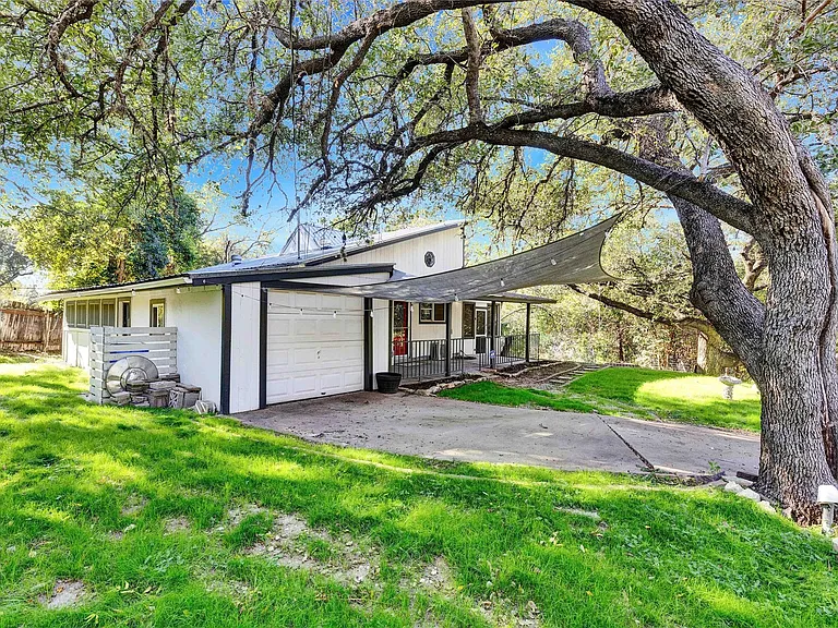 16213 Monks Mountain Dr — Photo 32