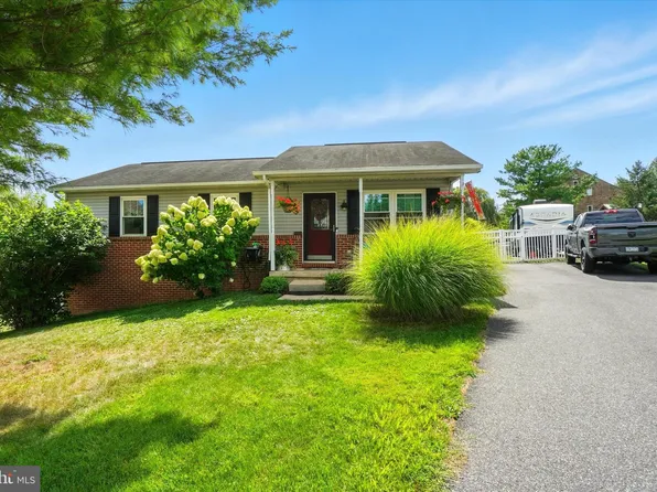 603 Hill Point Dr, Etters, PA 17319