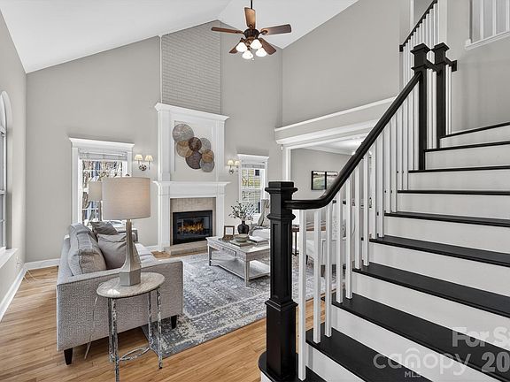 3rd image of 8900 Valewood Ct