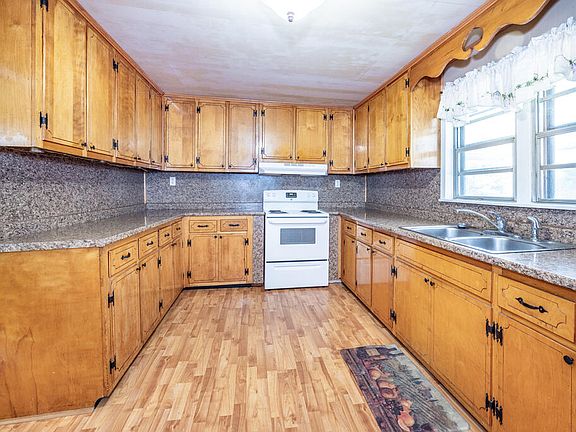 5th image of 65 Lucille Ave