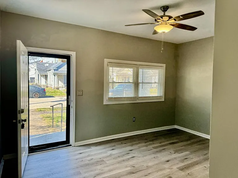 520 Wainwright Ave — Photo 5