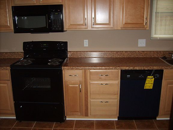 Kitchen w/new appliances 