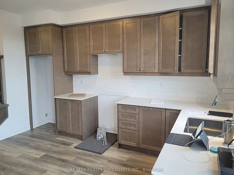120 Court Dr #4 — Photo 10