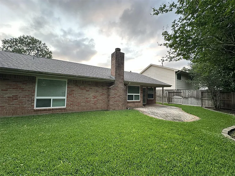 2211 Brook View Ln — Photo 14