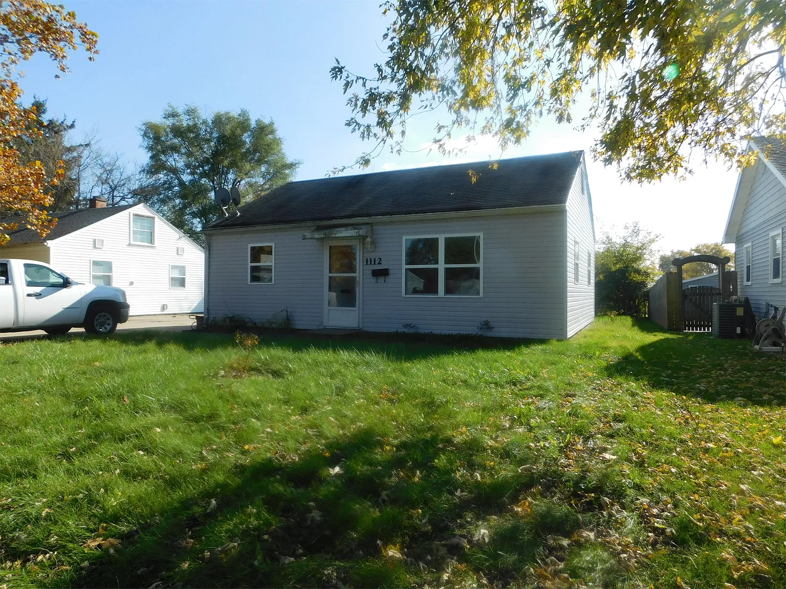 1112 E Champaign Ave photo 1