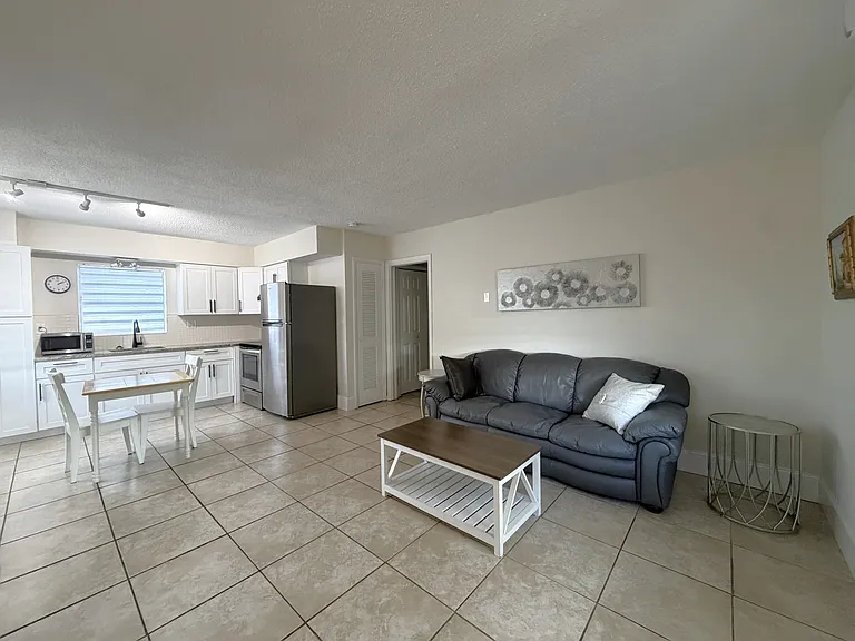 1196 Angle Rd #B — Photo 4