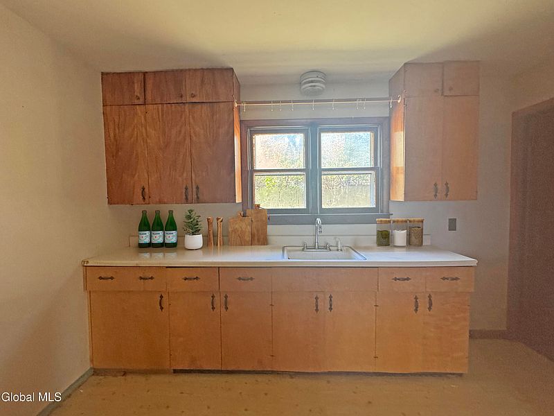 4th image of 55 Monti Drive