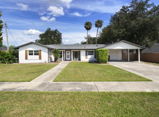920 Orange Ave, Tavares, FL 32778