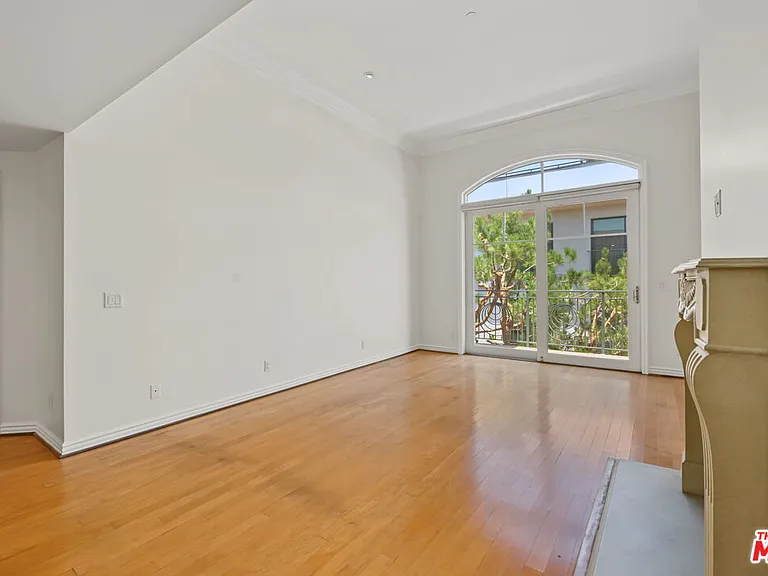 430 N Oakhurst Dr #Penthouse 406 — Photo 14