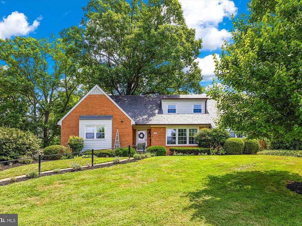 1st image of 1084 Oaklawn Dr