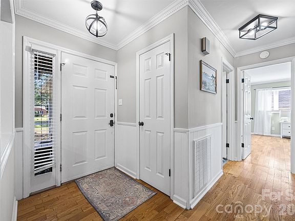 4th image of 1647 Nottingham Ct