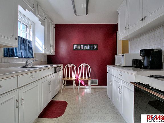 4th image of 5143 Parker St