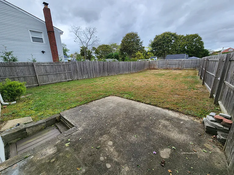 11 Laurel St — Photo 12