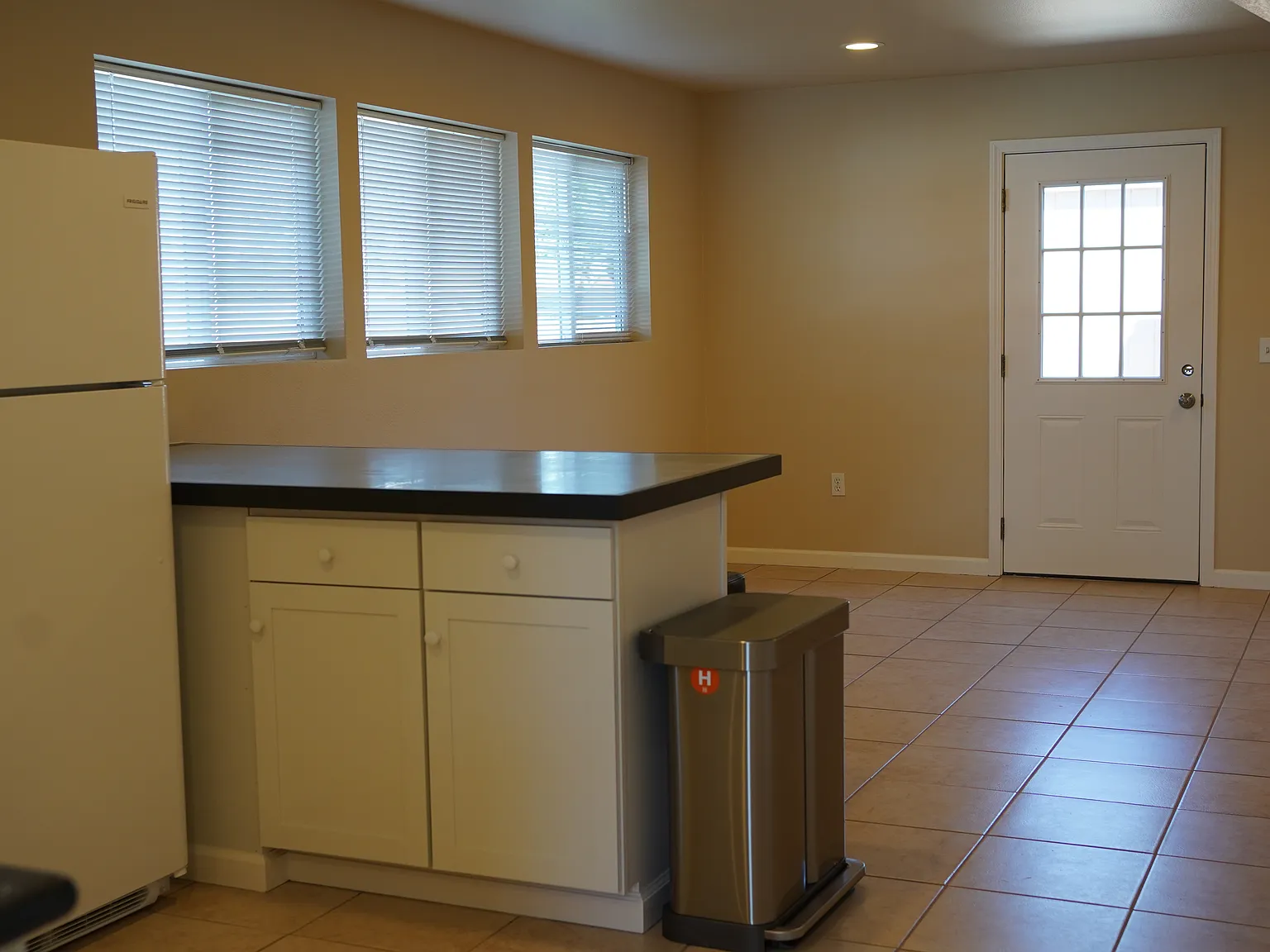 2 bed, 1100 sqft, $2,800 — Photo 2