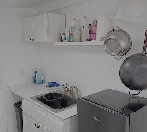 2nd image of 1182 Hubbard Ave #2
