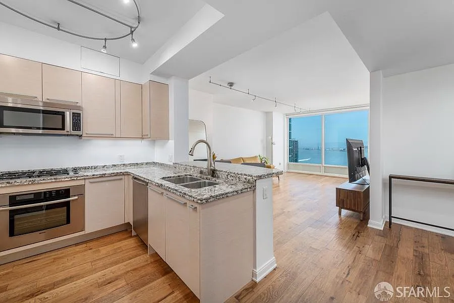 425 1st St #3901