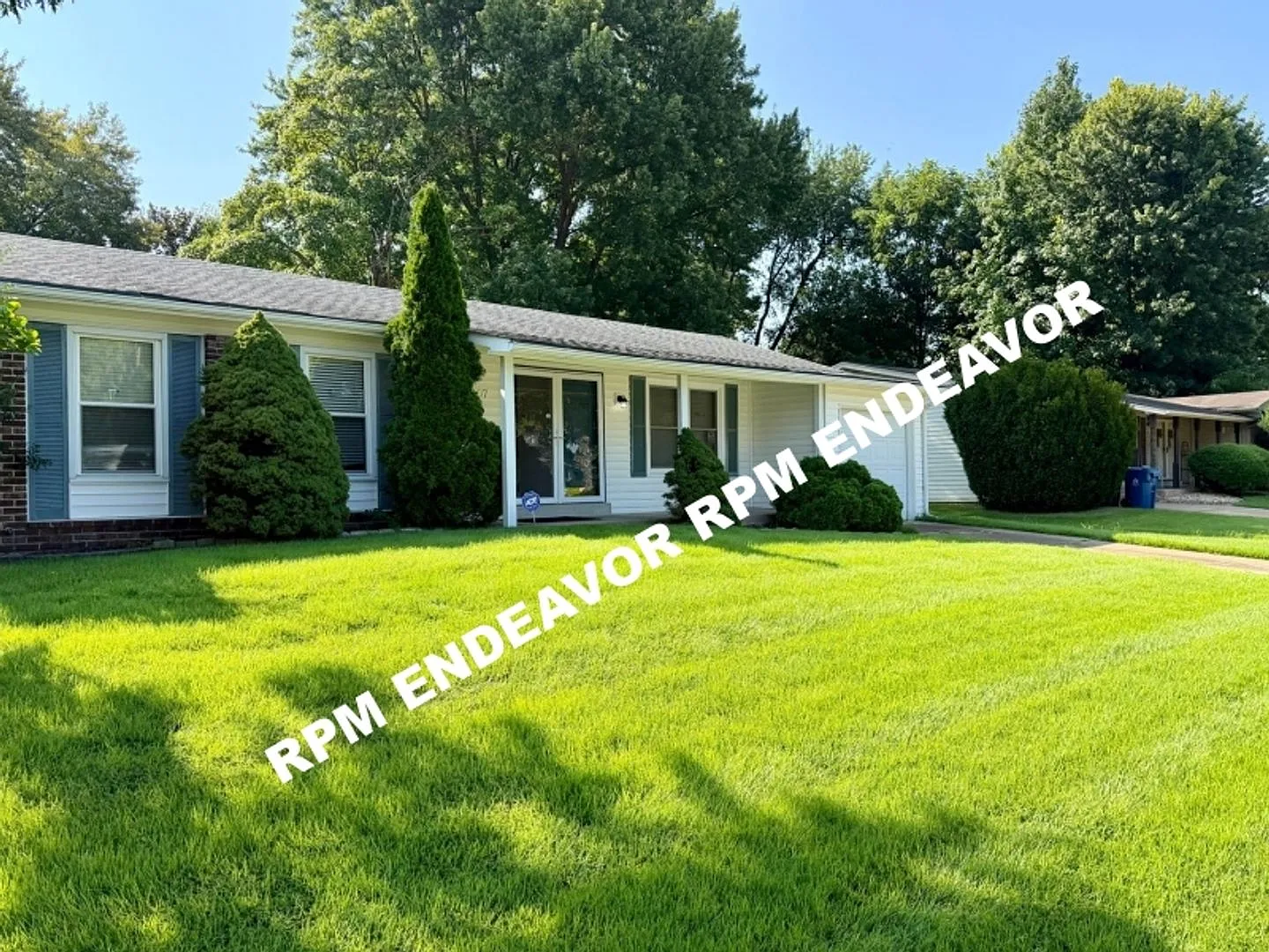 Available Now 3Bed/2Bath — Photo 2