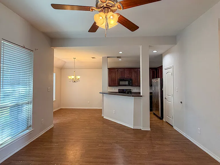 2151 Oakridge Dr — Photo 5