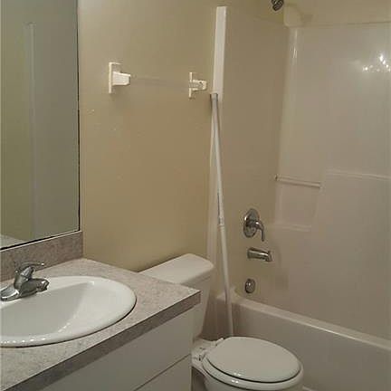 3rd image of 4507 25th St SW
