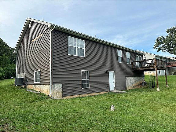 5th image of 102 E Oak Ln