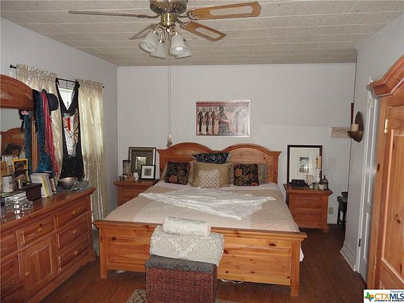 2nd image of 206 E Upshaw Ave