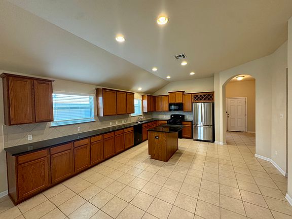 4th image of 112 Beargrass Dr