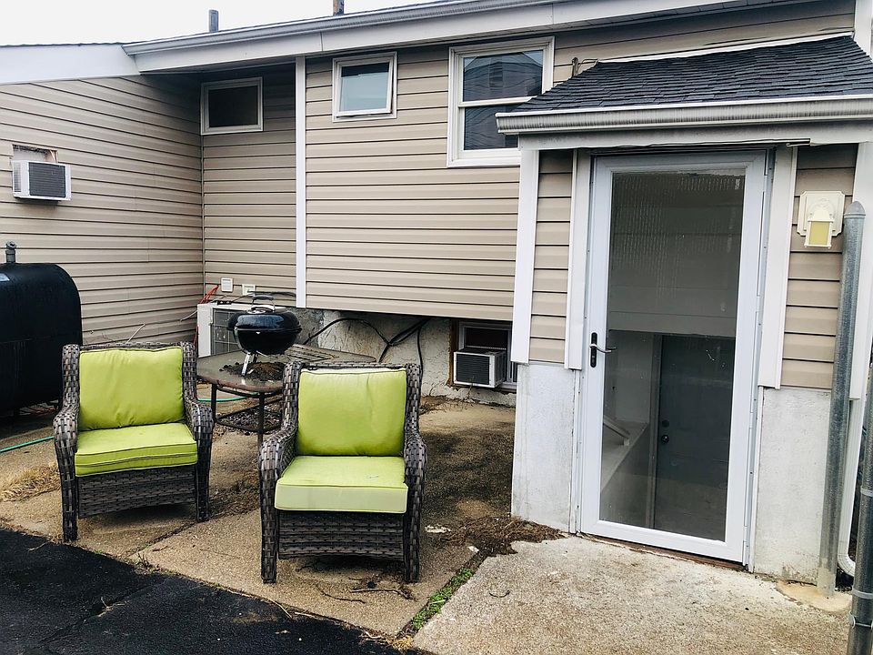 1st image of 391 Jervis Ave