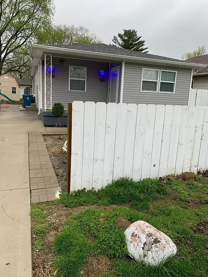 343 Woodrow Ave photo 1