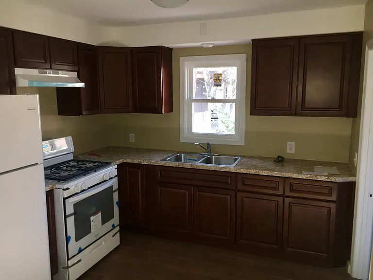 717 Royce Ave — Photo 4