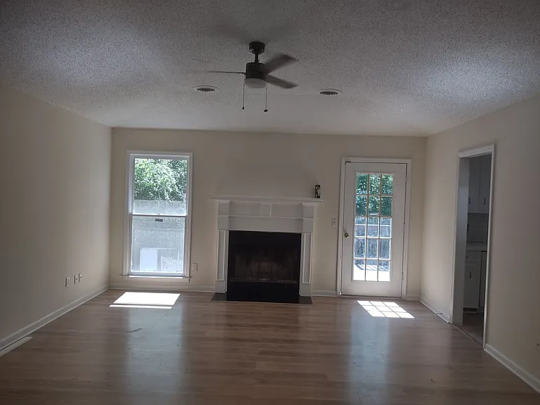 643 Folkstone Rd — Photo 7