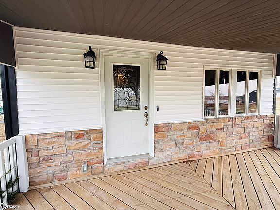 3rd image of 413 SW 3rd St