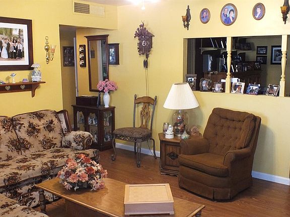 4th image of 3542 Balboa Dr