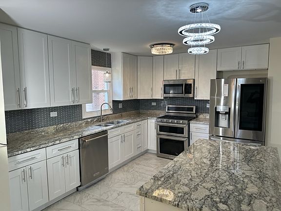 3rd image of 277 Armstrong Dr
