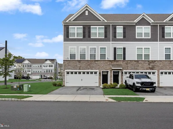 73 Sisters Farmstead Rd, Mount Laurel, NJ 08054