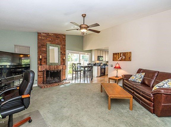 554 Lynwood St-5
